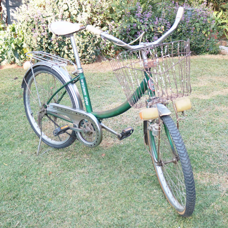 Super Rare!!! Vintage Original Western Flyer Girls Bicycle With All The Original Trim and Extra's
