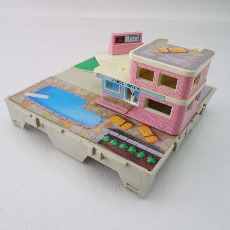 Original 1980's Micromachines Travel City Fold Up Z Motel Play Set!!!