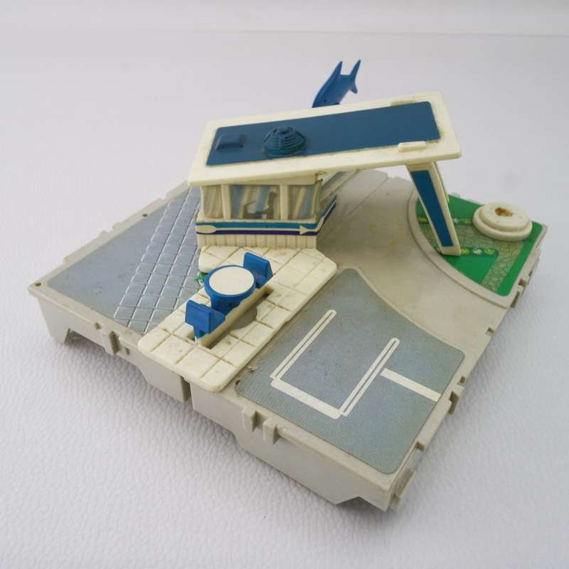 Original 1980's Micromachines Travel City Fold Up Fish Shop Play Set!!!