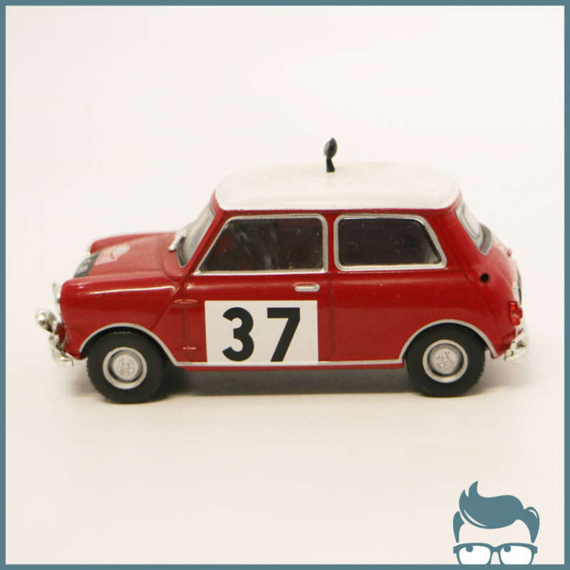 Detailed Die Cast Metal Mini Racing Car Scale 1:43