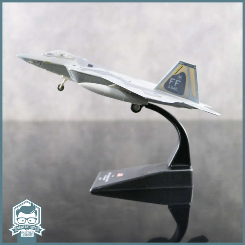 Die Cast Metal 2005 USA Lockheed Martin F-22 Raptor Plane Scale 1:72 (Original Blister Packaged)