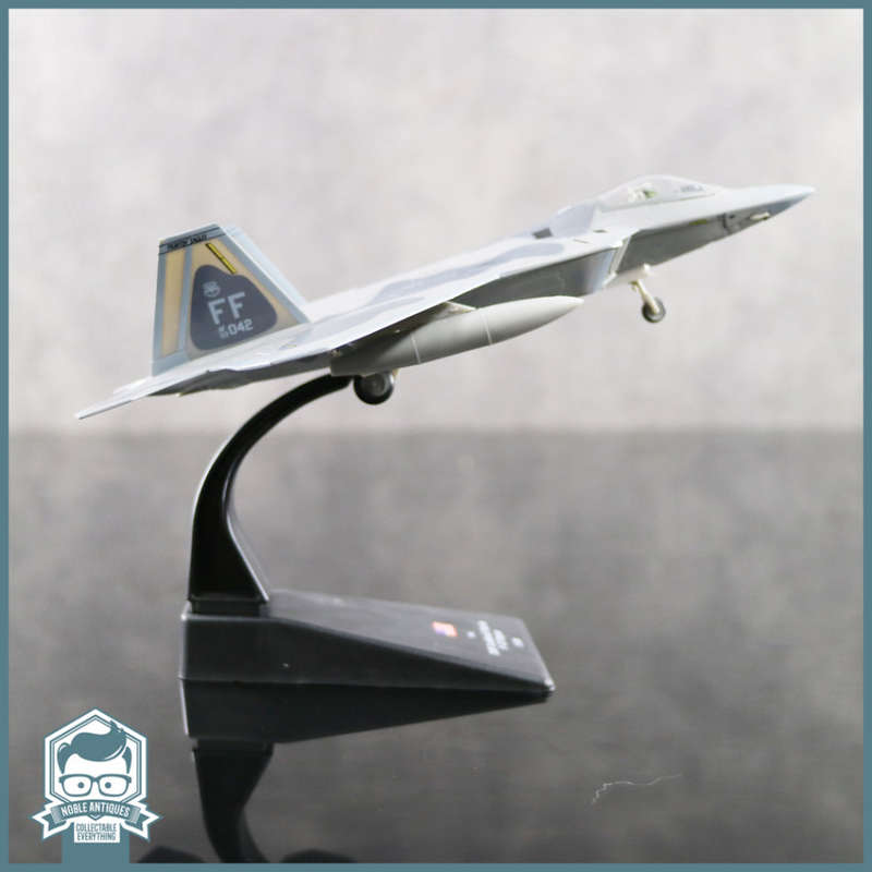 Die Cast Metal 2005 USA Lockheed Martin F-22 Raptor Plane Scale 1:72 (Original Blister Packaged)