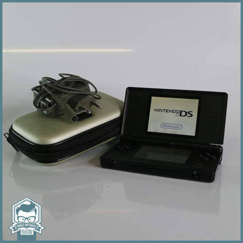 Like New!!! Nontendo DS, Carger and Carry Case!!!