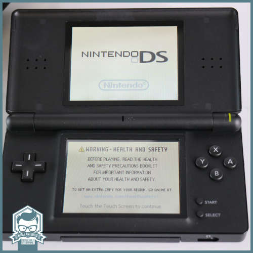 Like New!!! Nontendo DS, Carger and Carry Case!!!