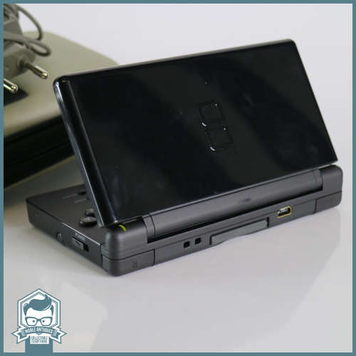 Like New!!! Nontendo DS, Carger and Carry Case!!!