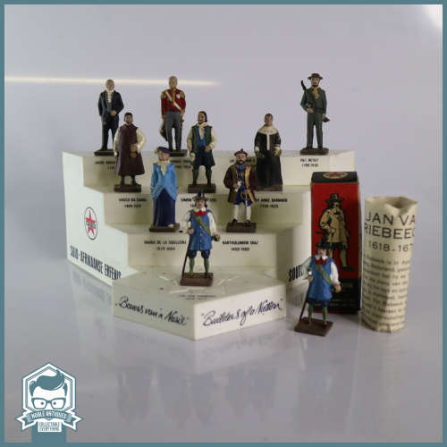 SUPER RARE!!! Original Caltex Suid Afrikaanse Erfenis ...Bouers Van n Nasie!!! Figures and Stand!!!