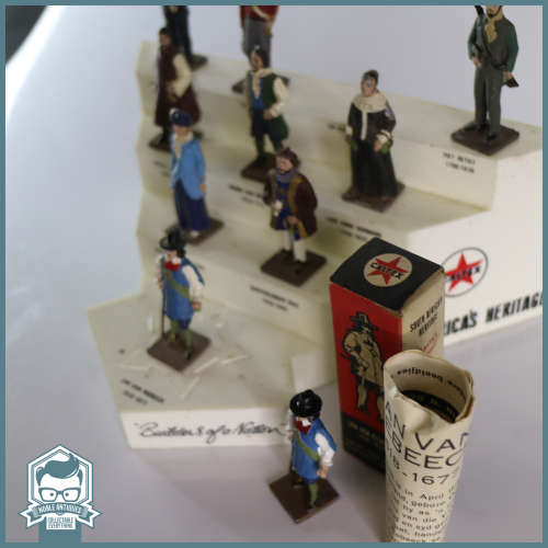 SUPER RARE!!! Original Caltex Suid Afrikaanse Erfenis ...Bouers Van n Nasie!!! Figures and Stand!!!