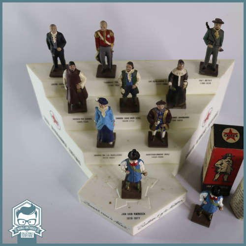 SUPER RARE!!! Original Caltex Suid Afrikaanse Erfenis ...Bouers Van n Nasie!!! Figures and Stand!!!