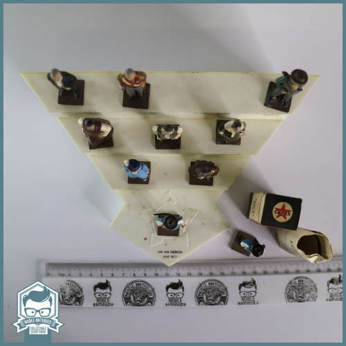 SUPER RARE!!! Original Caltex Suid Afrikaanse Erfenis ...Bouers Van n Nasie!!! Figures and Stand!!!