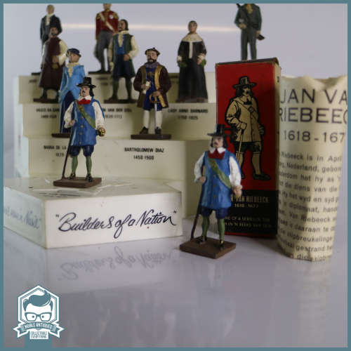 SUPER RARE!!! Original Caltex Suid Afrikaanse Erfenis ...Bouers Van n Nasie!!! Figures and Stand!!!
