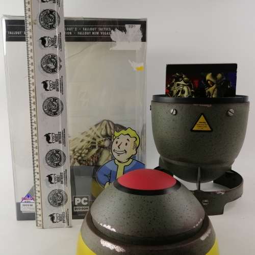 SUPER COOL!!! Original Boxed Fallout Anthology Game With Original Bomb Display Case!!!