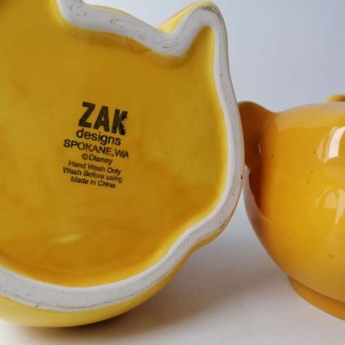 Large Glazed Ceramic Disney Winnie The Pooh Biscuit Container!!!