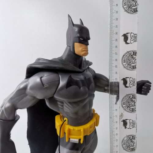 LARGE 2003 330mm Multi Articulated Batman Figurine!!!