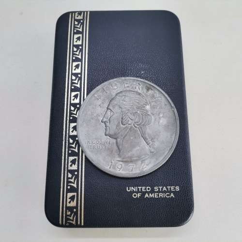Large Boxed USA Quarter Dollar Display Metal Coin!!! 80mm Wide!!!