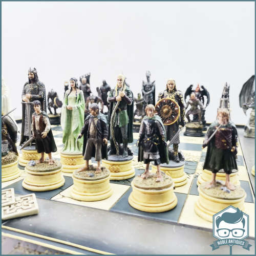 Large Lord Of The Rings Lead Figurine Chess Set With Removable Sides and 2 Bonus Pieces !!! 50cm