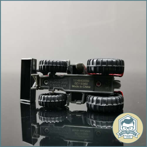 Die Cast Metal Massey Ferguson Tractor with frontloader!!!