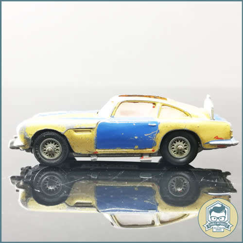 Vintage Die Cast Corgi James Bond Aston Martin DB5!!!