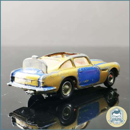 Vintage Die Cast Corgi James Bond Aston Martin DB5!!!