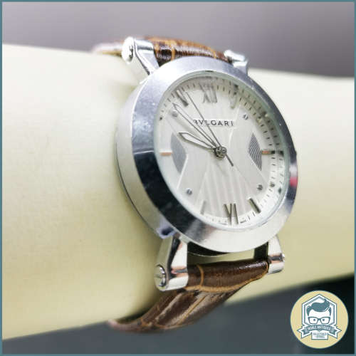 Bvlgari Ladies Leather Strap Watch (Working) !!!