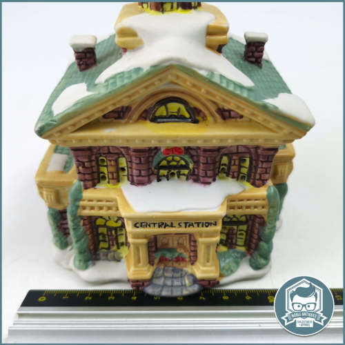 Vintage Porcelain Candle Winter House!!!