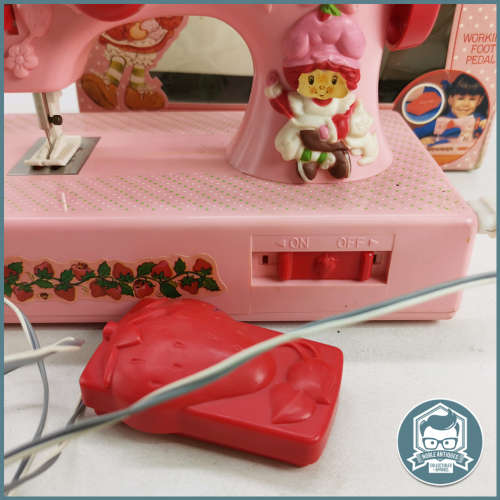 RARE!!! Vintage 1983 Original Box Strawberry Shortcake Child`s Pink Sewing Machine!!!