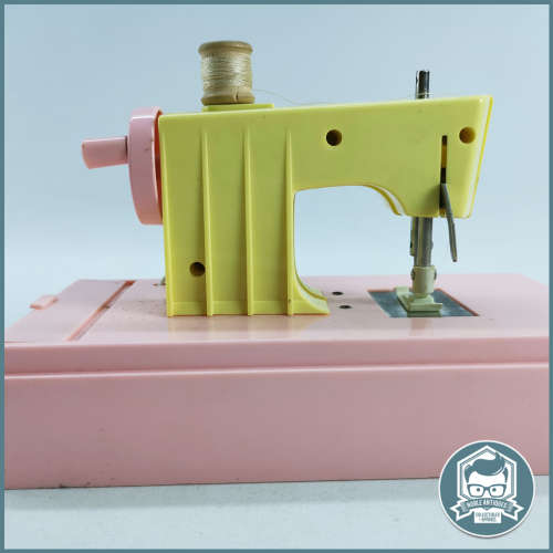 Vintage Hard Plastic Pink Sewing Machine Toy Kiddies by BLUE-BOX - Display Only !!!