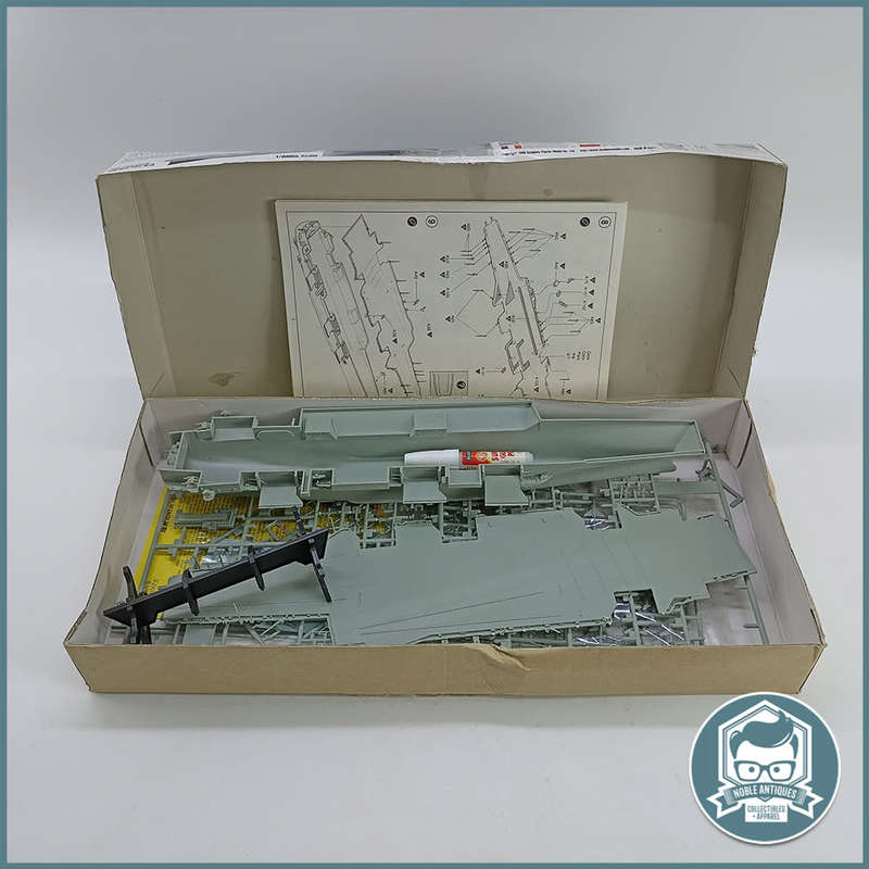 Original Boxed Academy 1/800 USS Kitty Hawk Model !!!