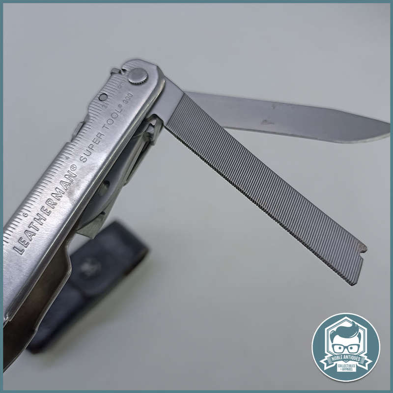 Original Leatherman Super Tool 300 With Leather Pouch!!!