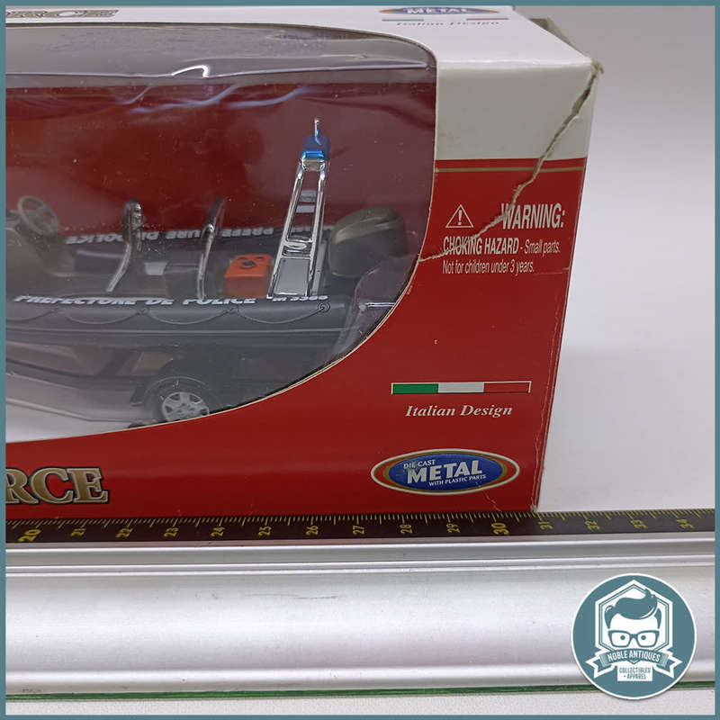 Bburago Land Rover Defender with trailer and Zodiac Police Boat Scale 1:50 (Boxed)!!!