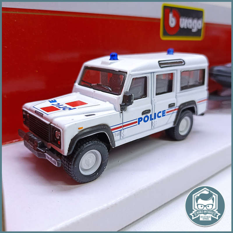 Bburago Land Rover Defender with trailer and Zodiac Police Boat Scale 1:50 (Boxed)!!!