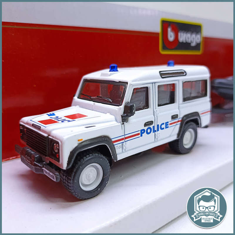 Bburago Land Rover Defender with trailer and Zodiac Police Boat Scale 1:50 (Boxed)!!!