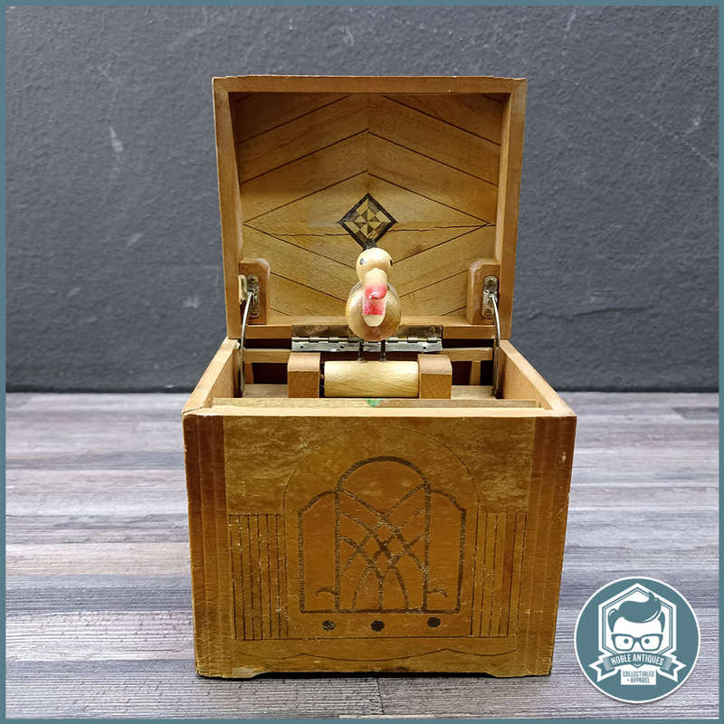 Vintage 1950s Wood Inlay Musical Bird Cigarette dispenser Box!!!