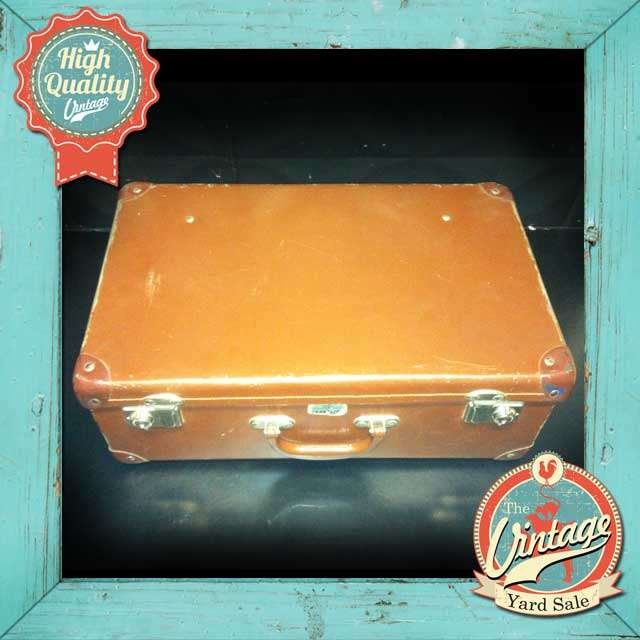 Vintage Suitcase (This ones a Keeper! ) 45 x 30 x 15 Mint!