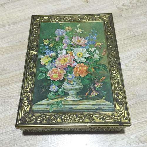 Large Ornate Antique Tin (300 x 200)