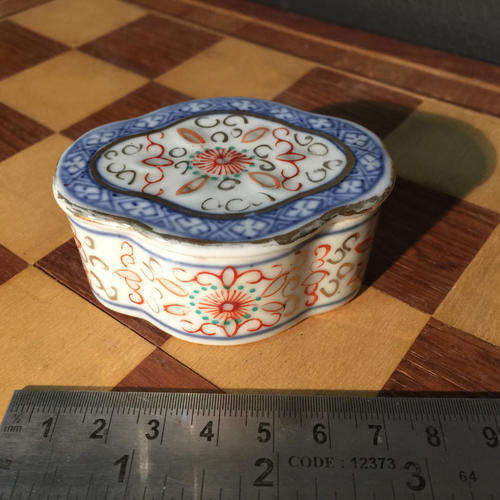 Porcelain Oriental Snuff Box (Hong Kong)