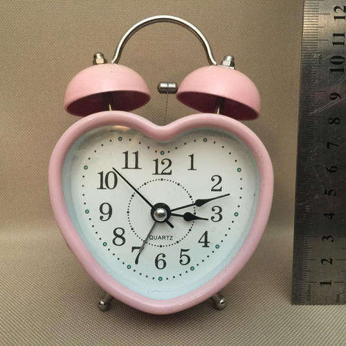 METAL HEART SHAPED CLOCK (WORKING)