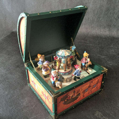 RARE WOOD MUSIC BOX - WORKING