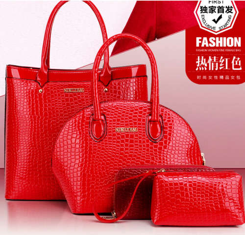 4 Pieces set handbags. Crocodile pattern.Red color.