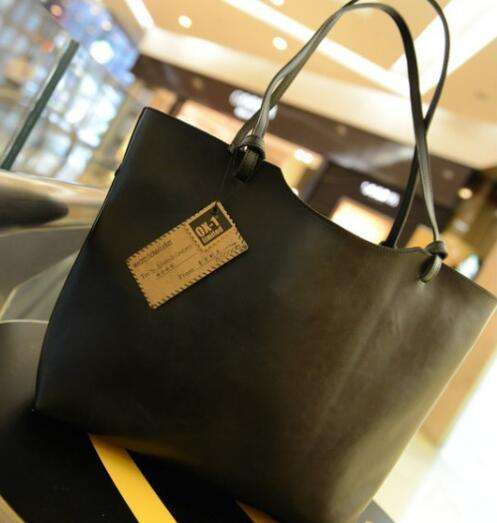 High quality and classic 2 pieces big capacity fashion bag. Black color