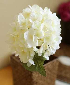 Quality silk flower.9 colors Hydrangea.55cm length.1 flower in 1 branch.
