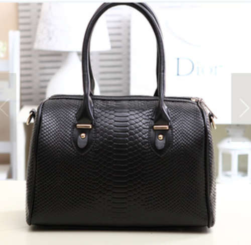 Crocodile pattern lady bag. Big size. Black color. Shipping R30