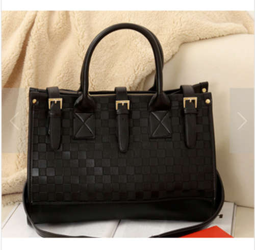 Big brand style lady shoulder/handbag, big enough to put magazine and A4. Classic. Shipping R30