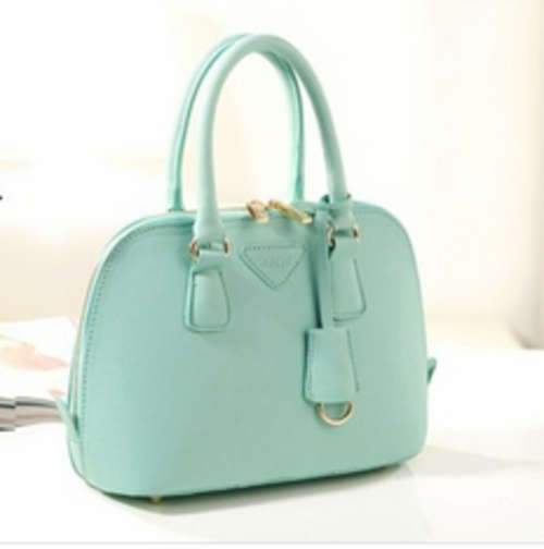 Star loves bright color shoulder bag/ handbag. small size for casual! shipping R30. green color