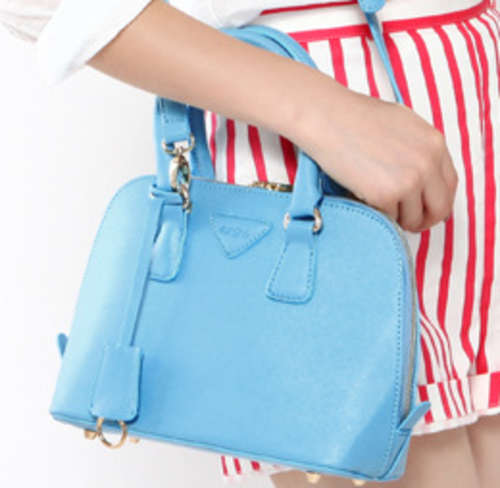 Star loves bright color shoulder bag/ handbag. small size for casual! shipping R30. blue color