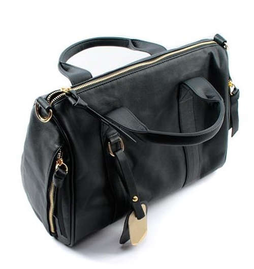 Big black bag! Rivet bottom, large capacity. high performance cost. Shipping R30