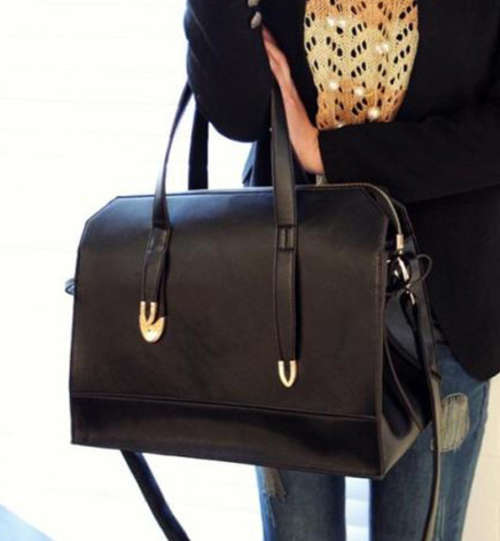 Large capacity. Beautiful big size lady handbag, shoulderbag. Black color. Shipping R30