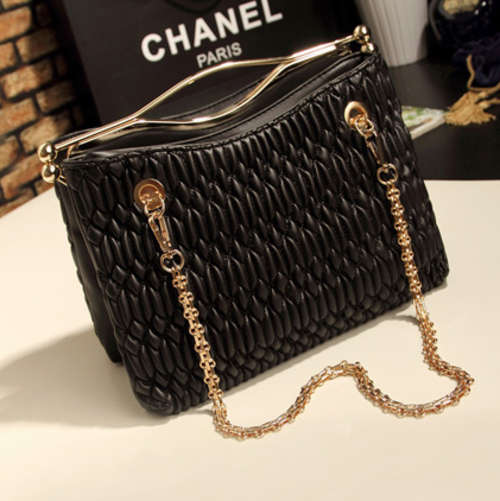 Classic retro style bag. So beautiful! Black color. Stock in ZA