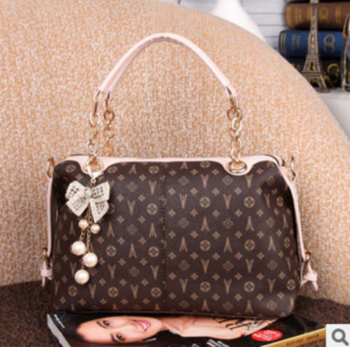 High quality classic ladies handbag. Shipping fee R30