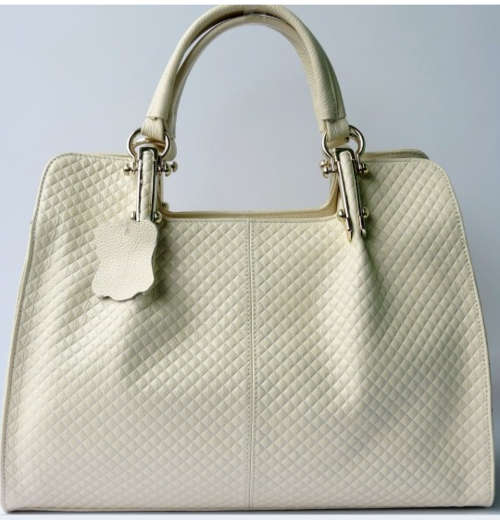 genuine leather Princess Kate loves style handbag. White color.
