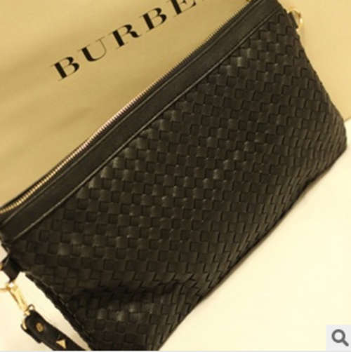 Korea Style Banquet Lady's Bag. Black Color. Shipping Fee: R30.